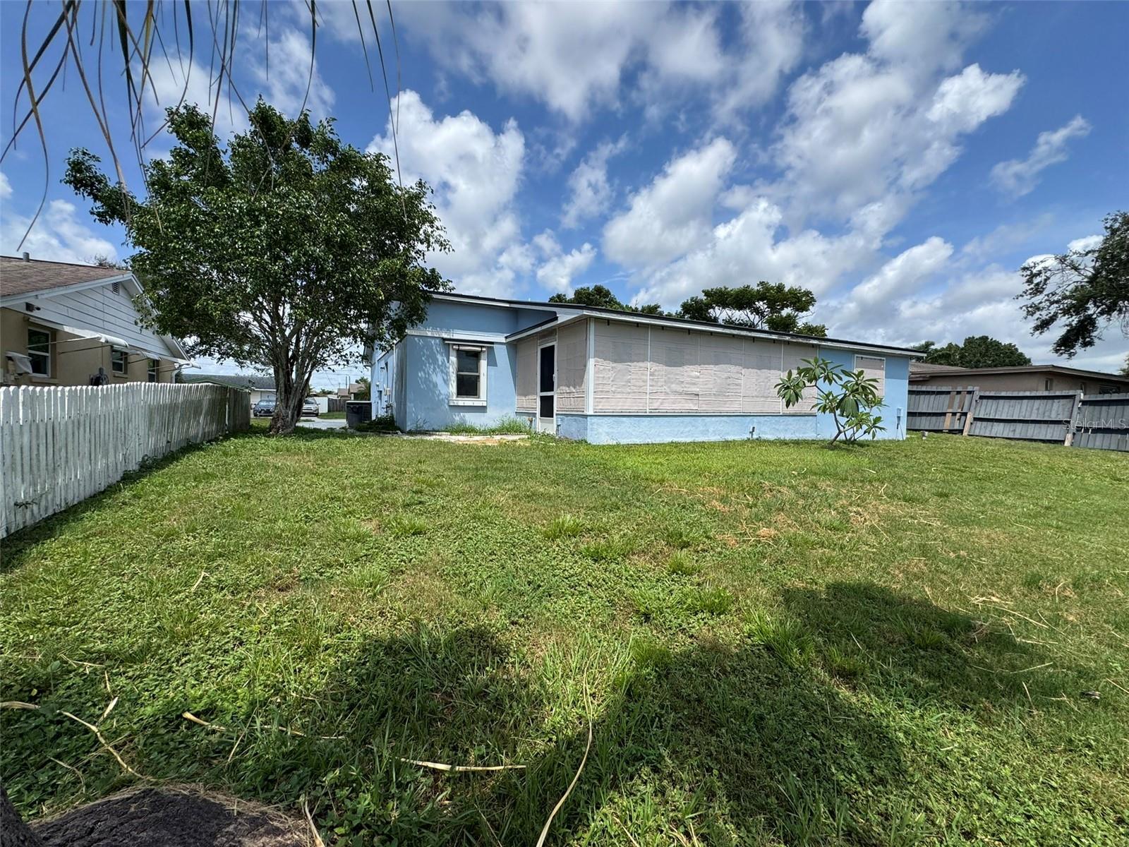 FOREST HILLS - Residential Lease