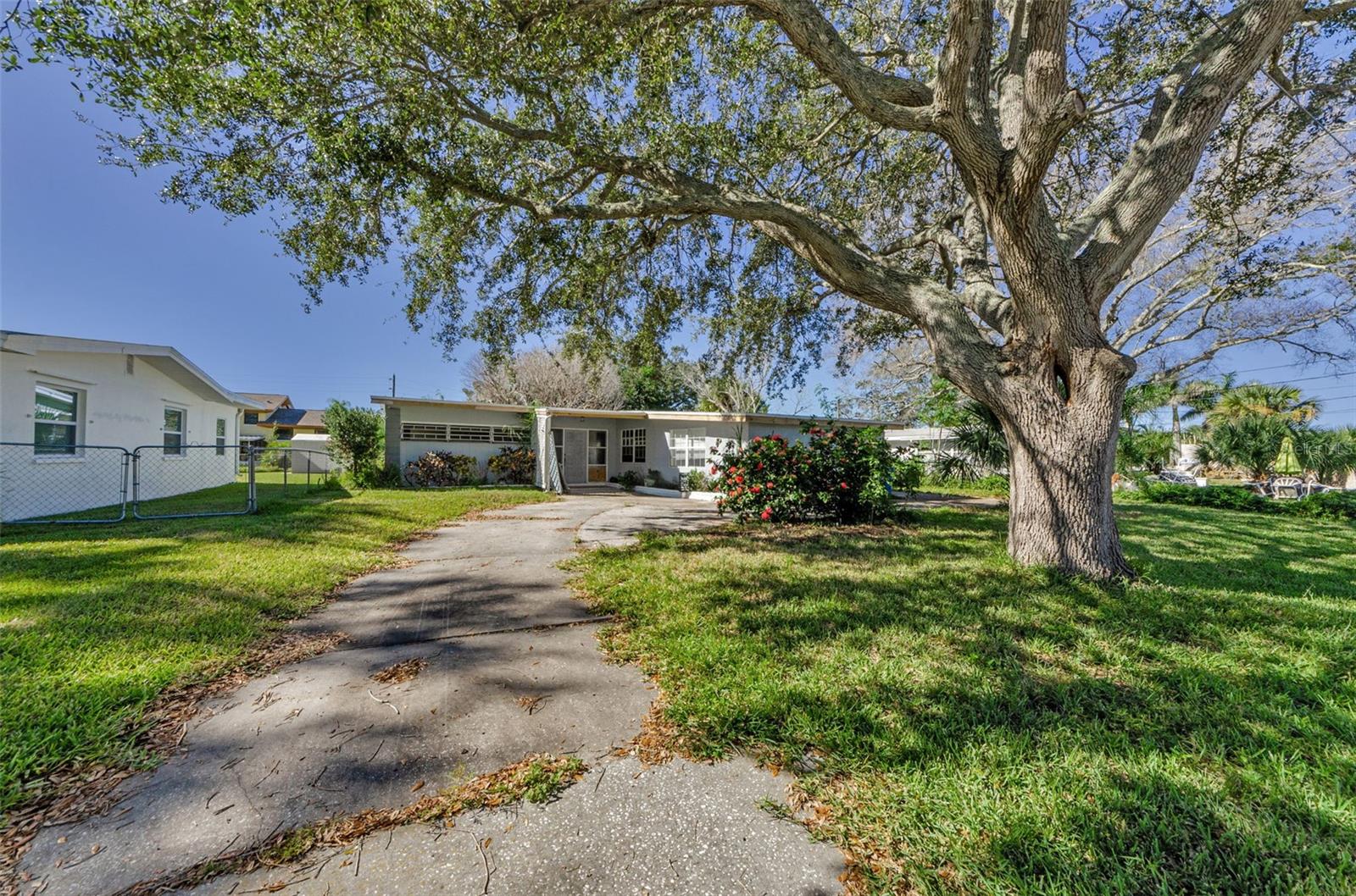 HARBOR VIEW VILLAS - Residential