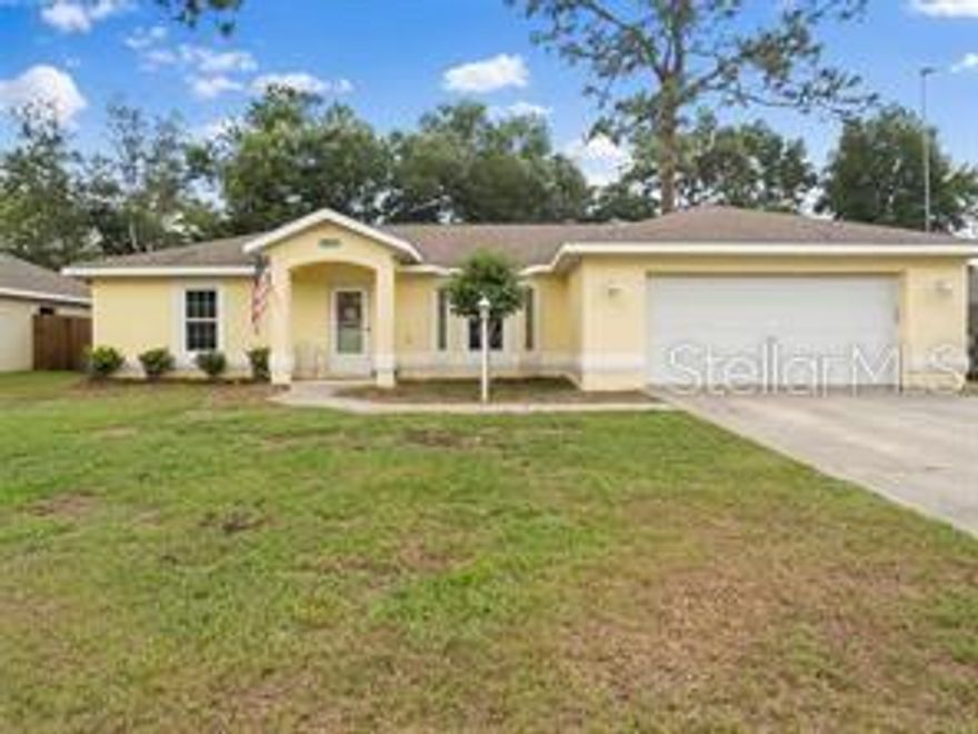 Great 3/2 Home Located in Orange Blossom Hills. Home has RV Hook Up, Large Eat it Kitchen Hills Newer Windows and AC large Master Split Bedrooms Home has a great Location Close to Shopping Publix,VA Center and Spanish springs in The Villages call to View