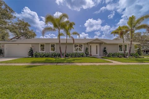 Photo of 102 7th Avenue SE, Largo, FL 33771 (MLS # TB8392636) Photo of 102 7th Avenue SE, Largo, FL 33771 (MLS # TB8392636)