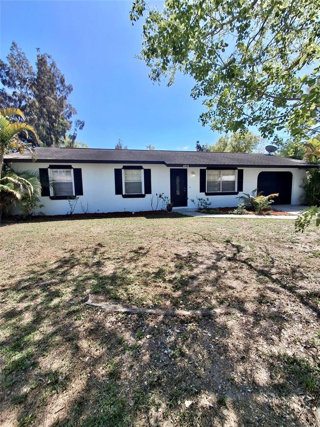 Photo of 4918 Gold Trees Way, Sarasota, FL 34232 (MLS # A4685718)