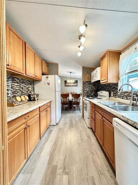 Tiny photo for 18400 SE 90th Lane, Ocklawaha, FL 32179 (MLS # OM721781)