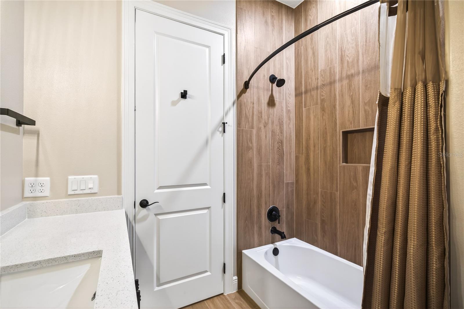 SHORELINE RANCH - Residential