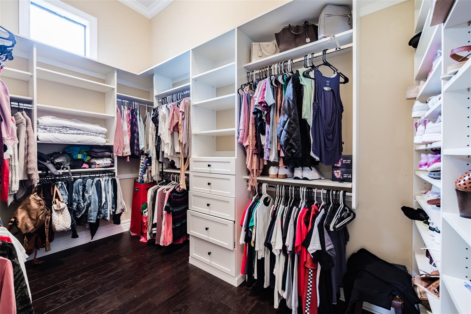 FISHHAWK RANCH TOWNCENTER PHAS - Residential