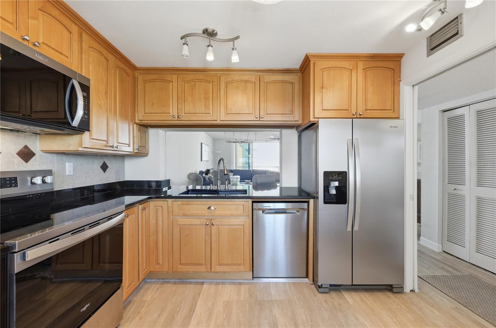 HARBOUR THE CONDO - Residential