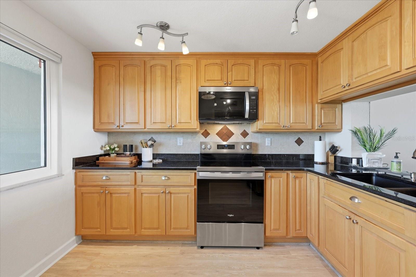 HARBOUR THE CONDO - Residential