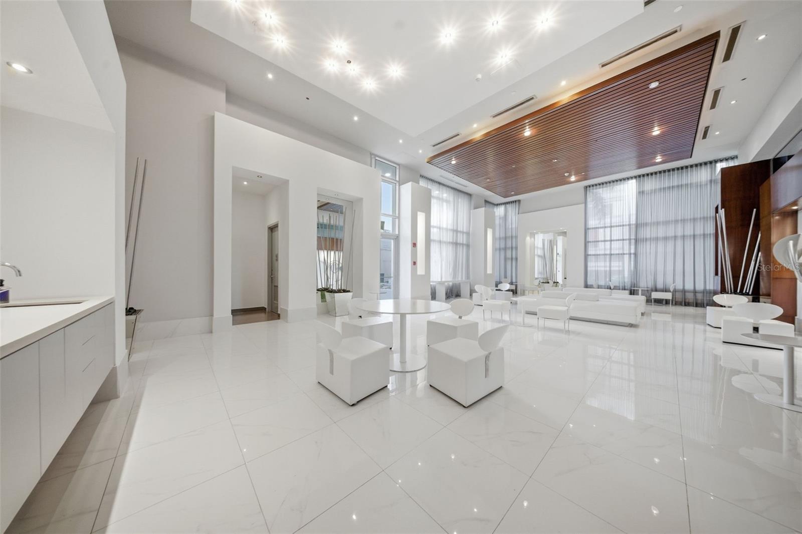 ATLANTIS CONDOMINIUM - Residential