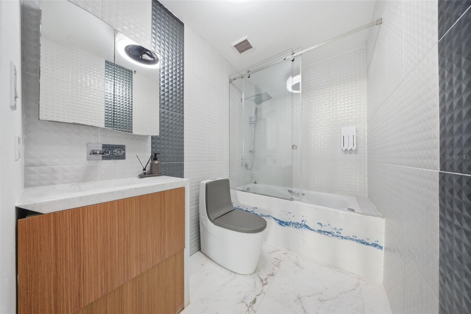 ATLANTIS CONDOMINIUM - Residential