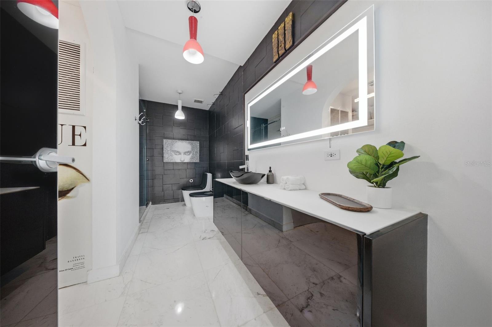 ATLANTIS CONDOMINIUM - Residential