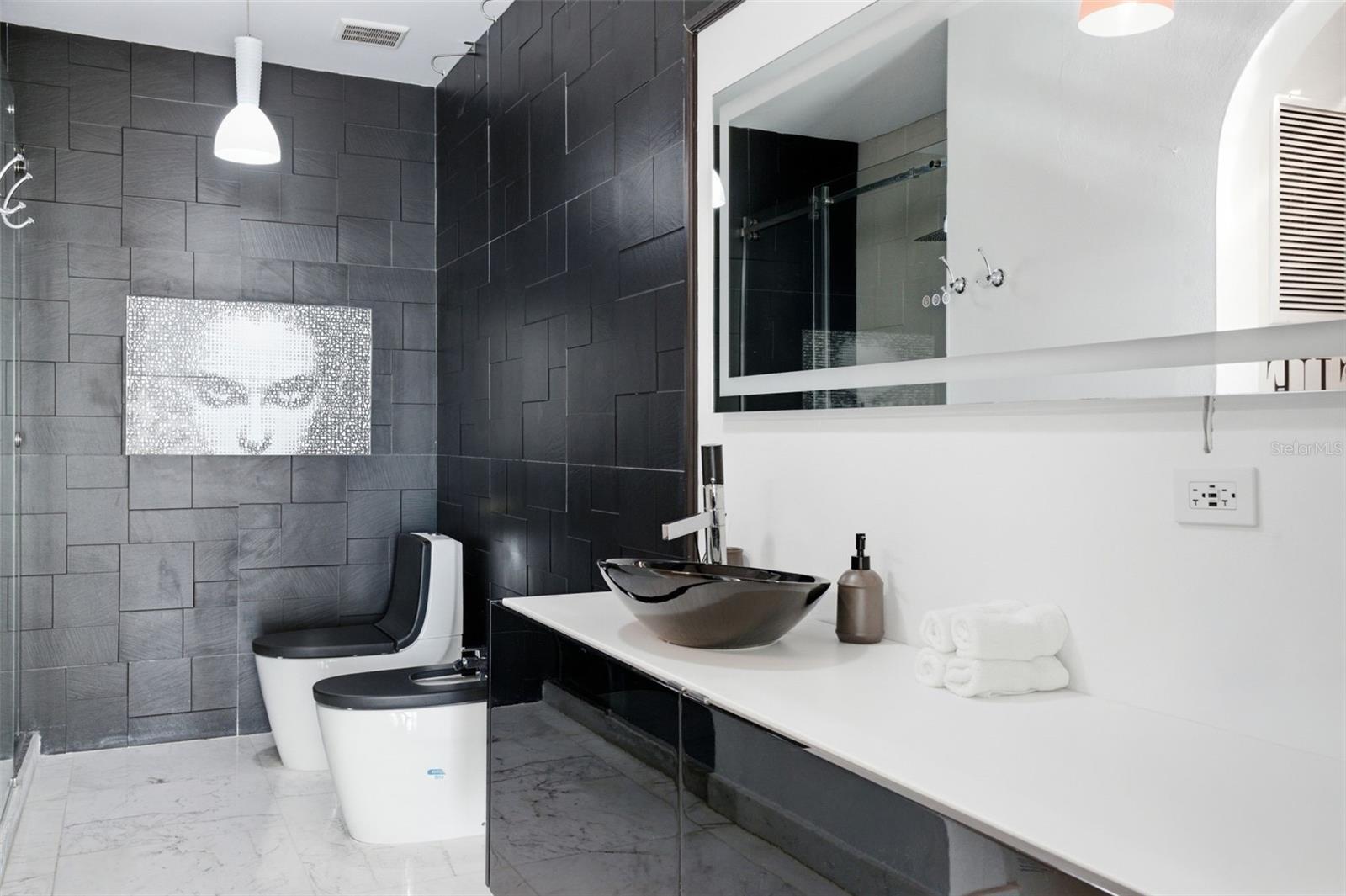 ATLANTIS CONDOMINIUM - Residential