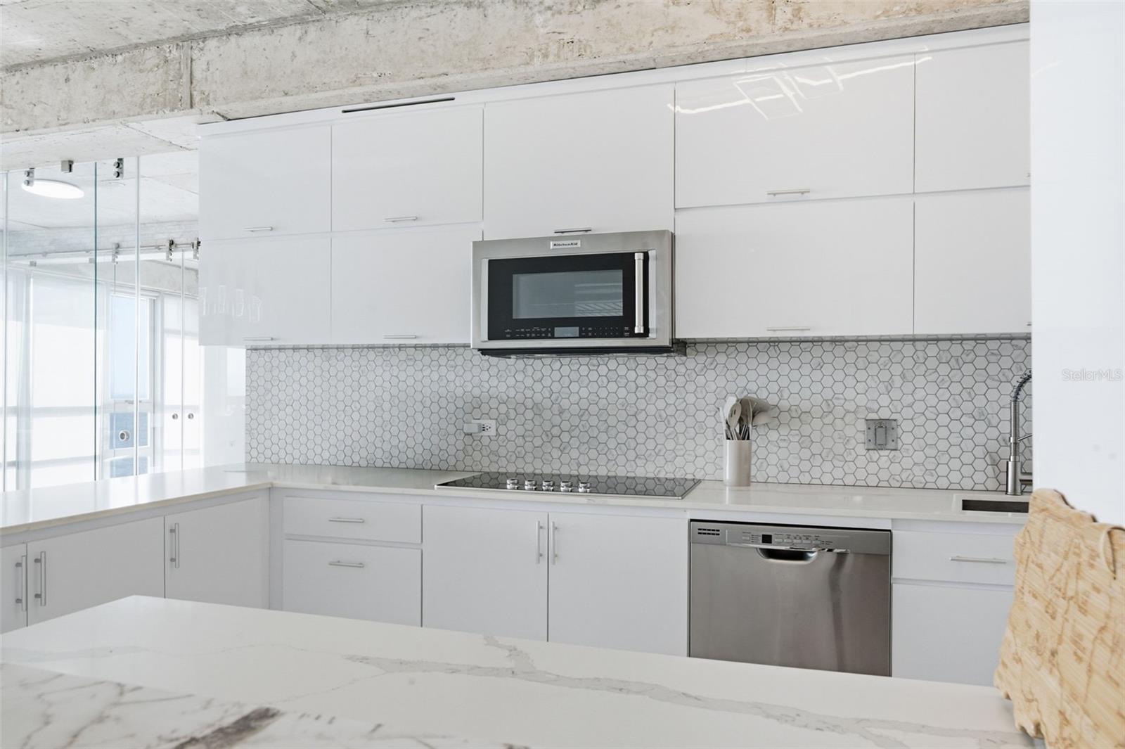 ATLANTIS CONDOMINIUM - Residential