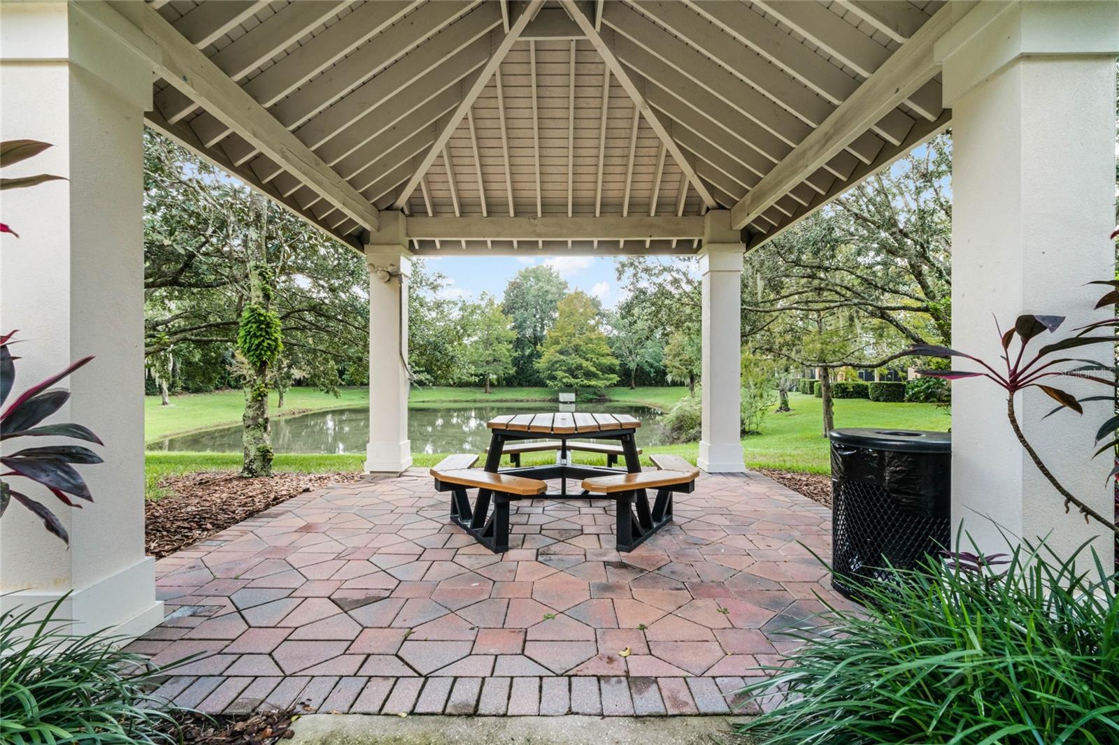 REGENCY OAKS UNIT ONE - Residential