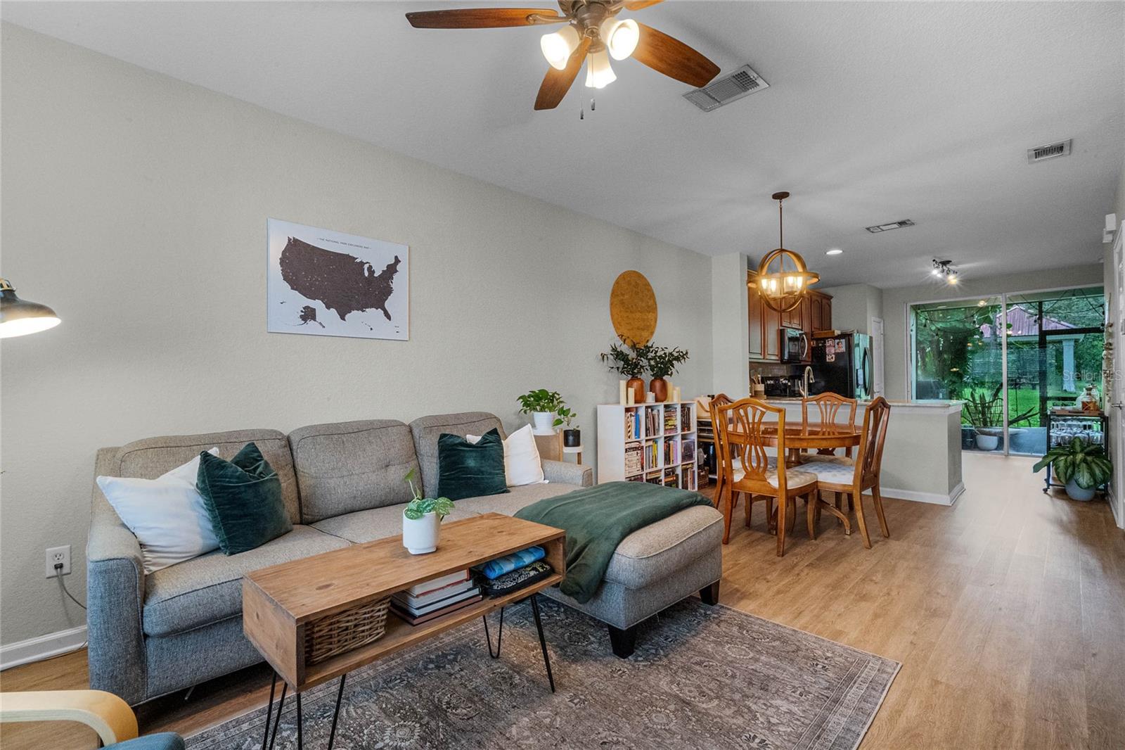 REGENCY OAKS UNIT ONE - Residential