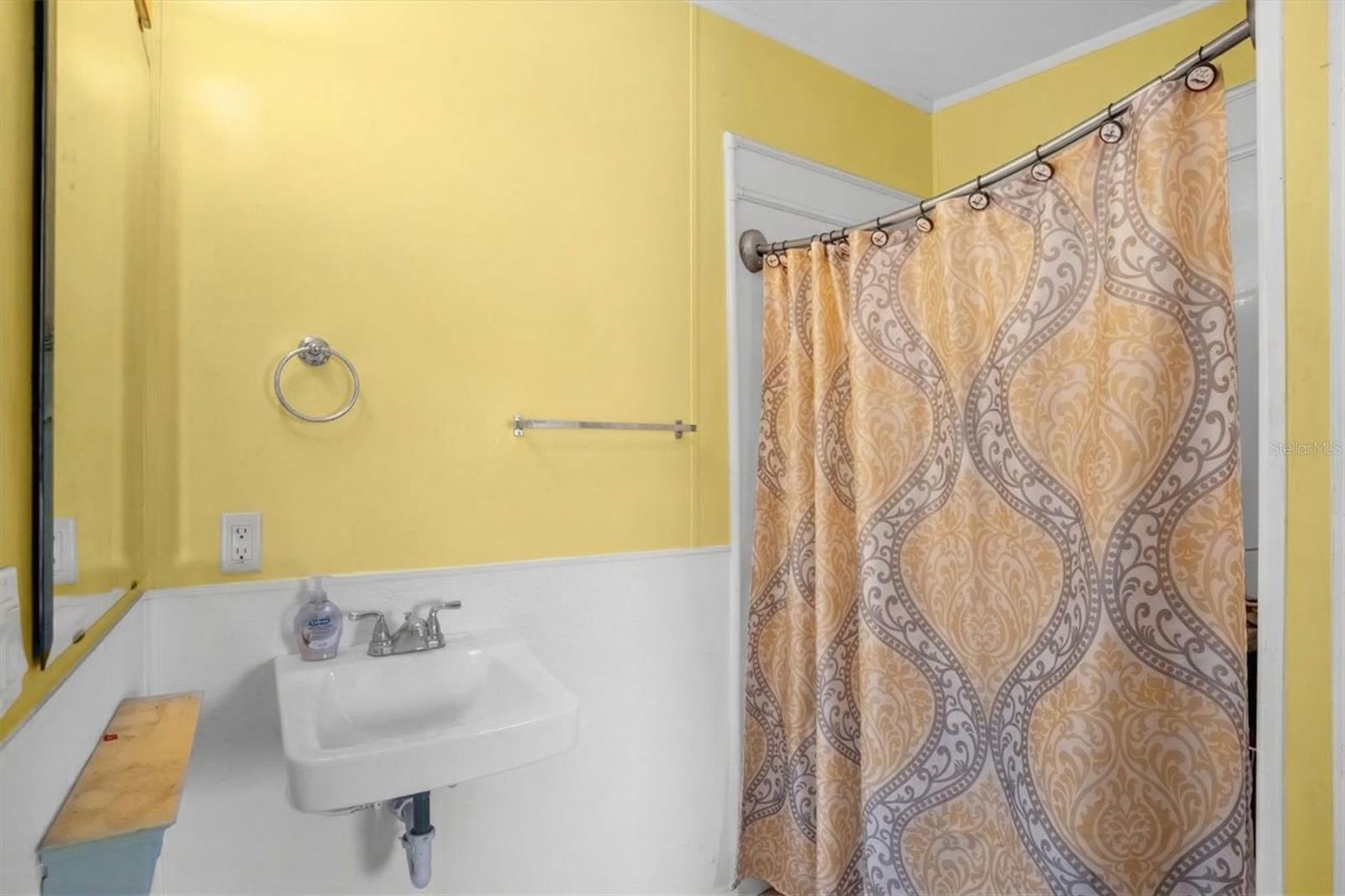 CARLTON VILLAGE - Residential