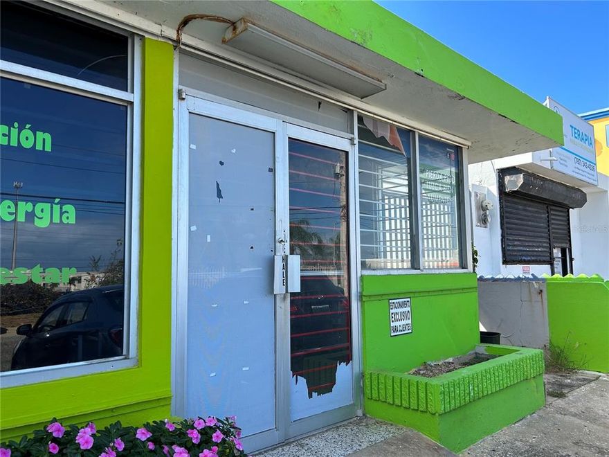 One or more photo(s) has been virtually staged. Commercial space located in Marginal Vista Azul, in front of #2 Street in Arecibo. It has a half bathroom and does not require the use of stairs. Available for immediate rent. Rent does not include water or electricity. Coordinates: 18°28'36.4"N 66°45'23.5"W