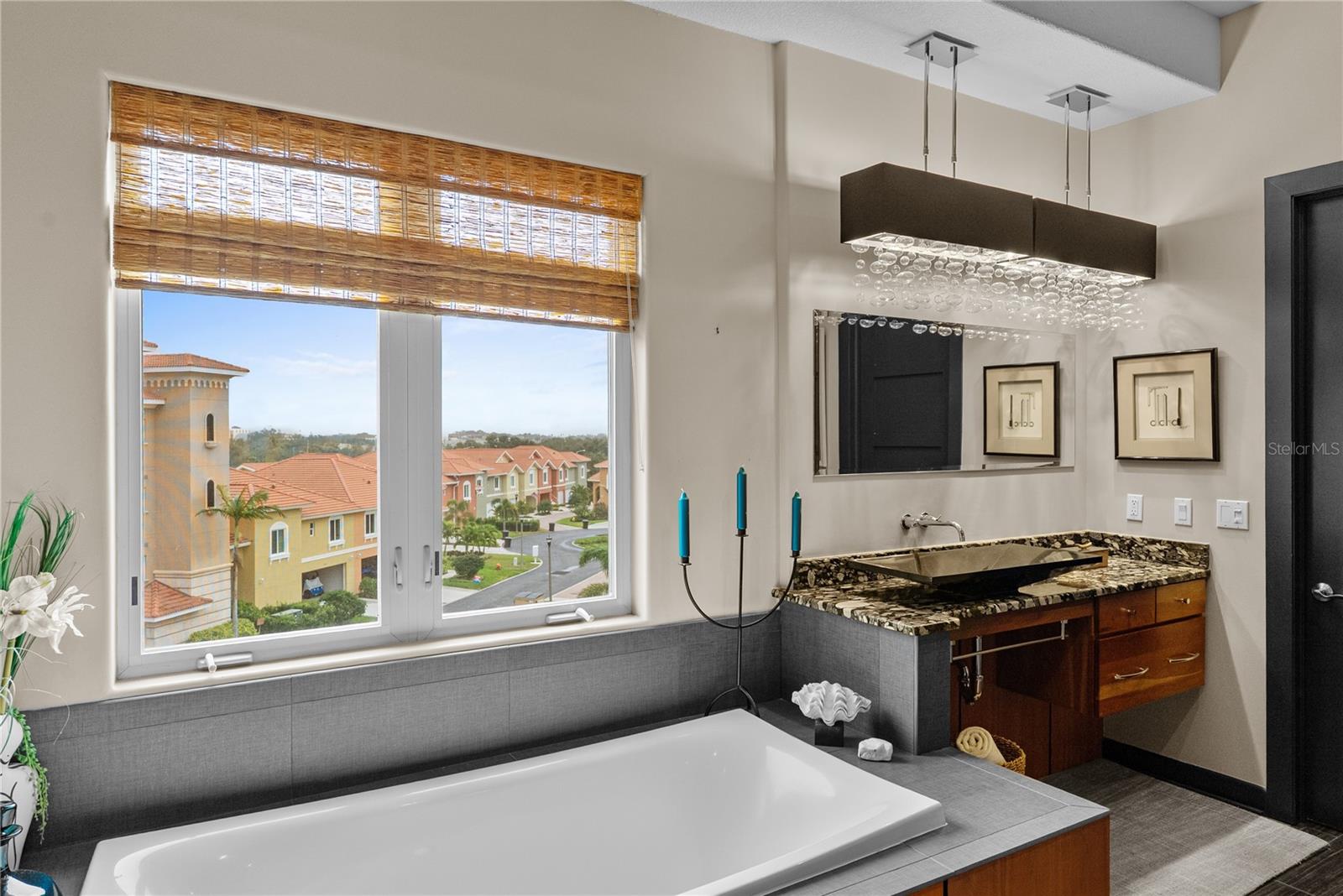 POINTE AT MARINA BAY CONDO THE - Residential