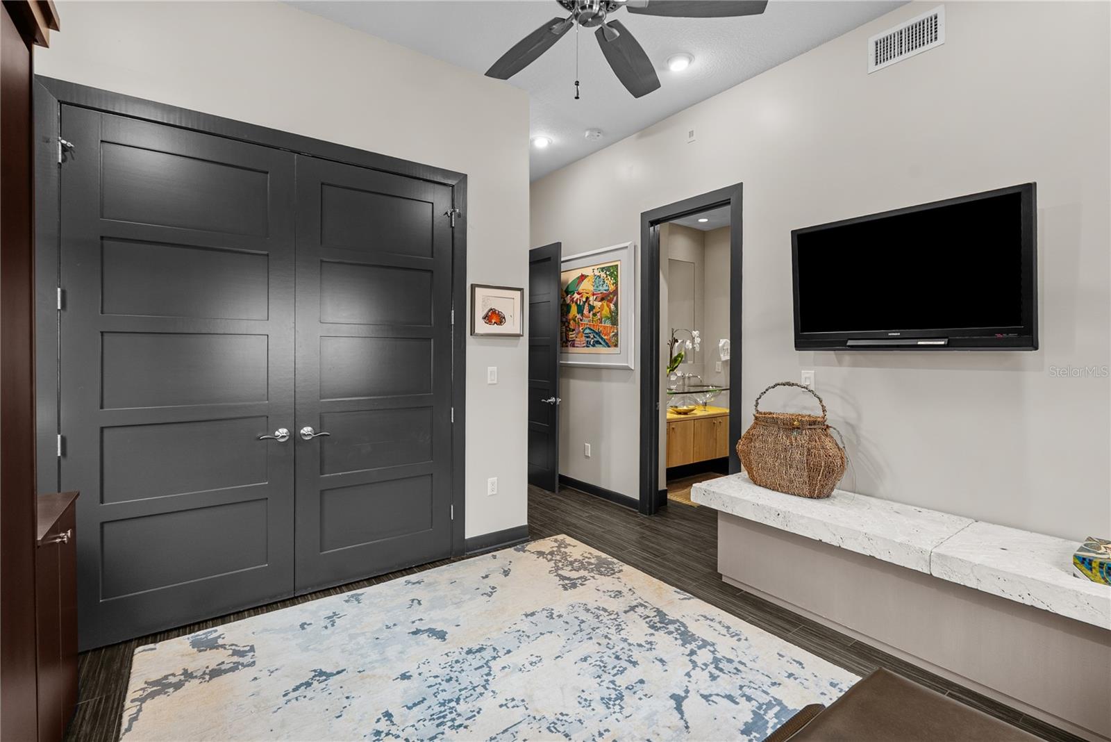 POINTE AT MARINA BAY CONDO THE - Residential