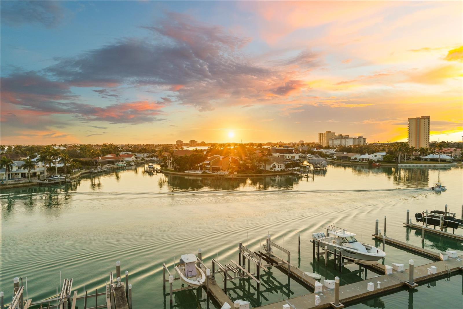 POINTE AT MARINA BAY CONDO THE - Residential