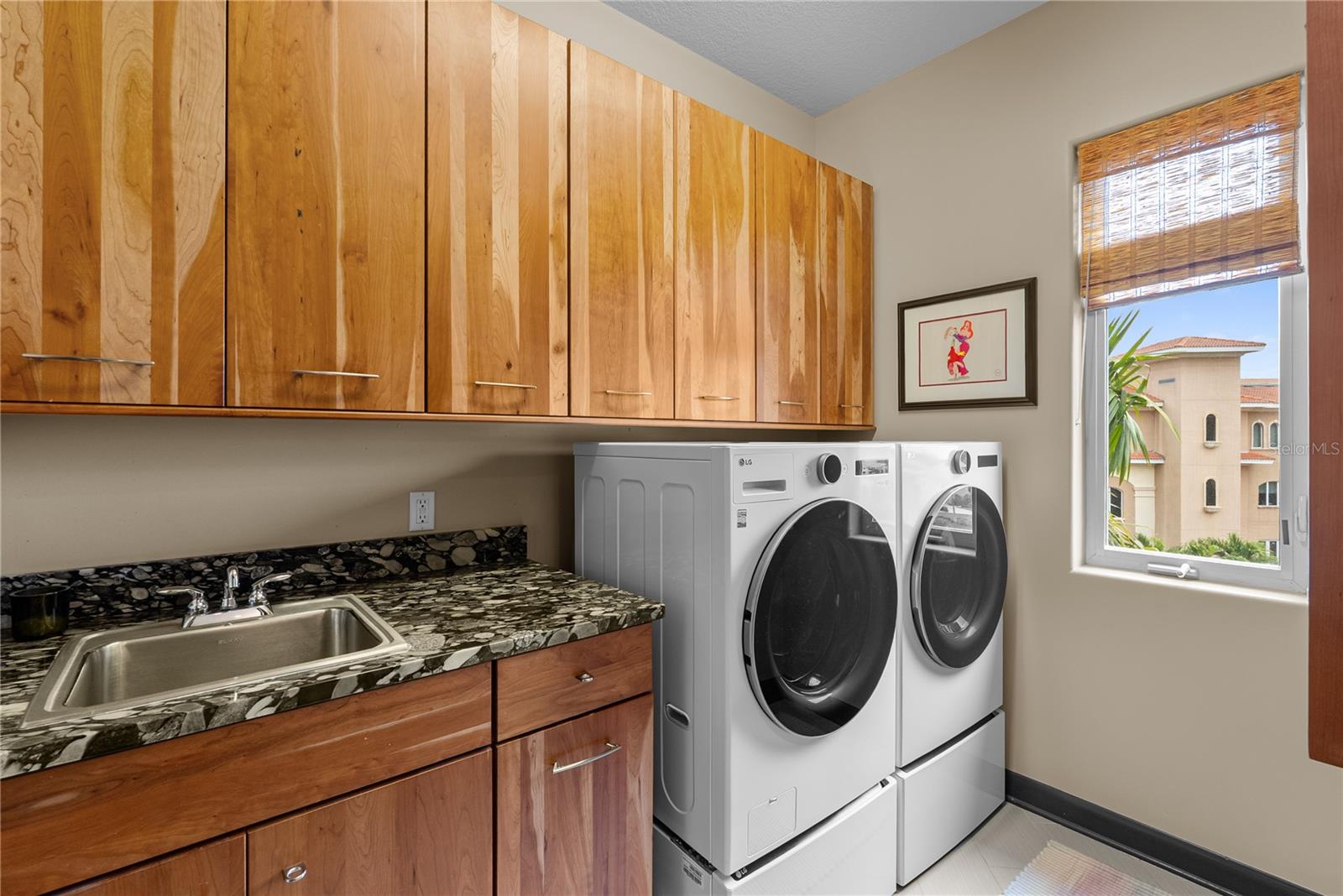 POINTE AT MARINA BAY CONDO THE - Residential