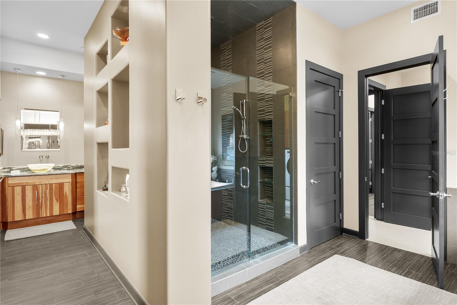 POINTE AT MARINA BAY CONDO THE - Residential