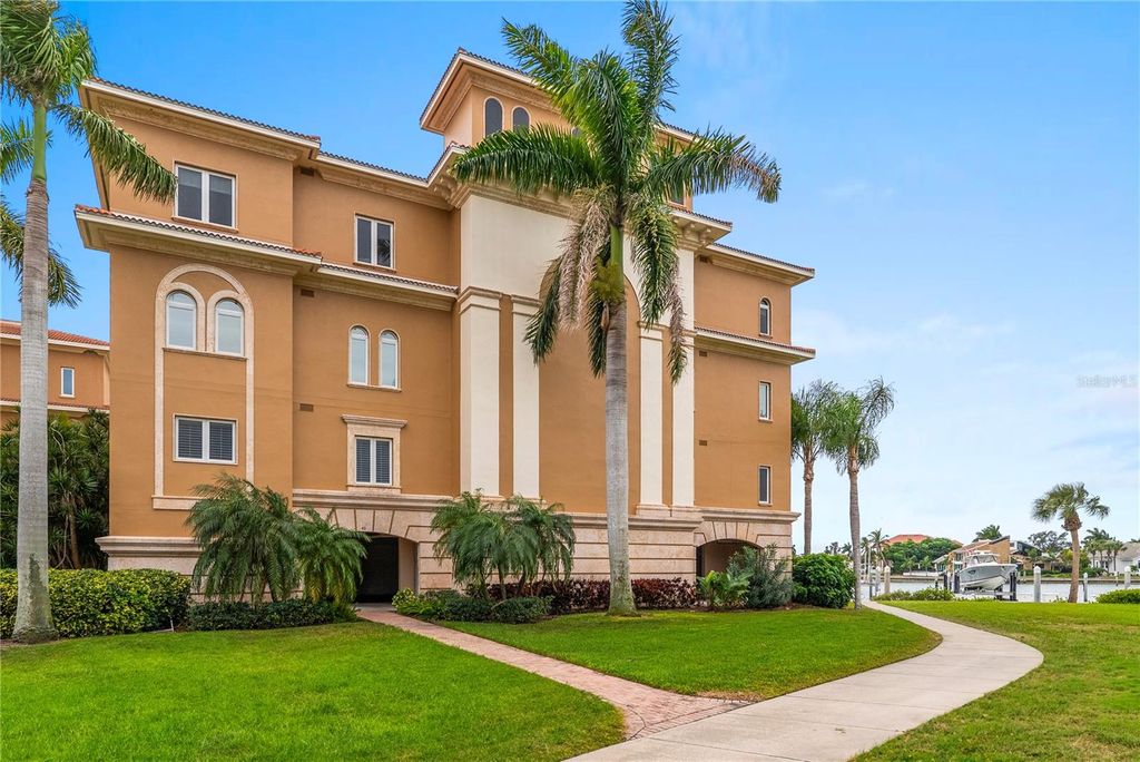 Photo of 40 Bayview Court S #3, St Petersburg, FL 33711 (MLS # TB8477138)