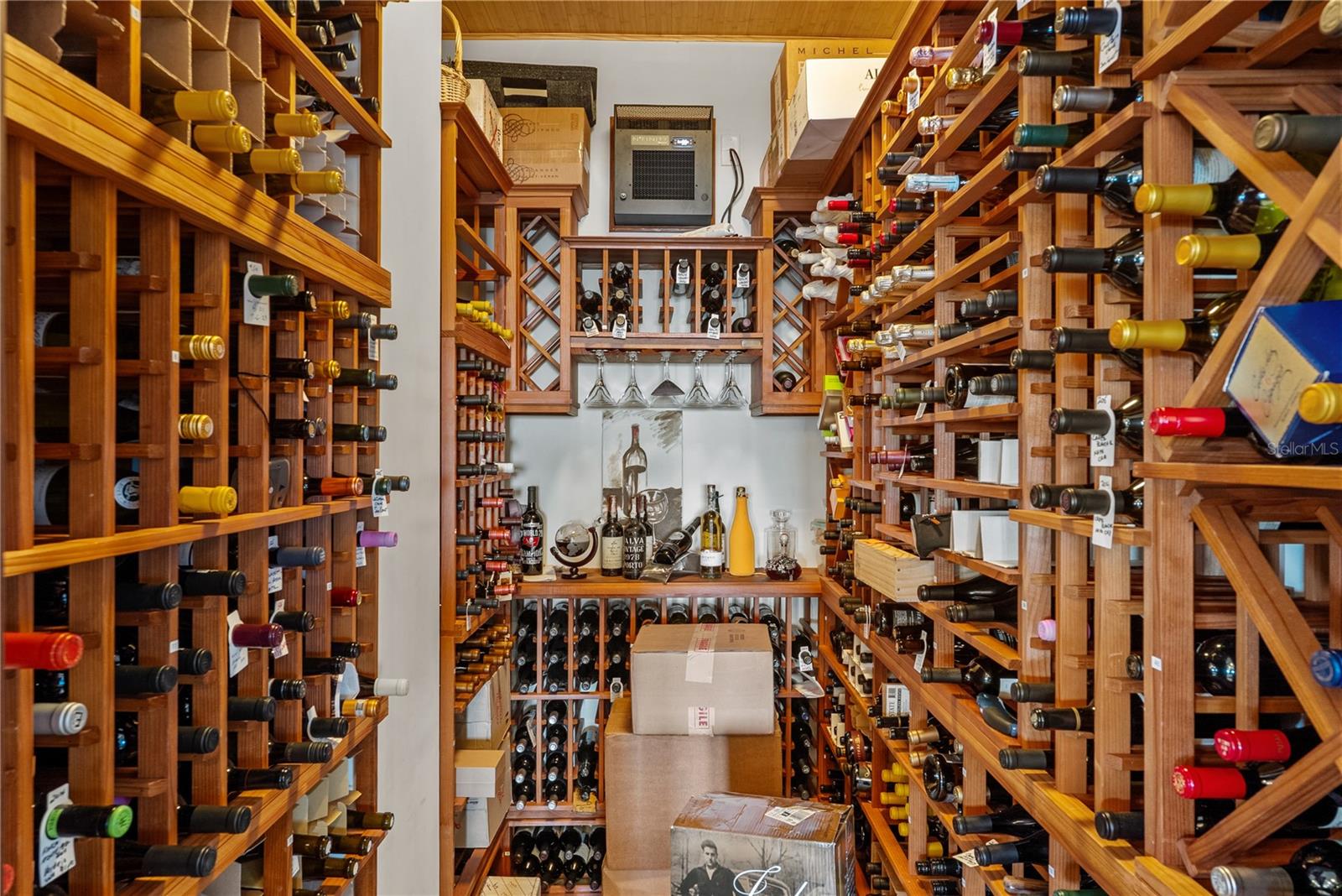 POINTE AT MARINA BAY CONDO THE - Residential