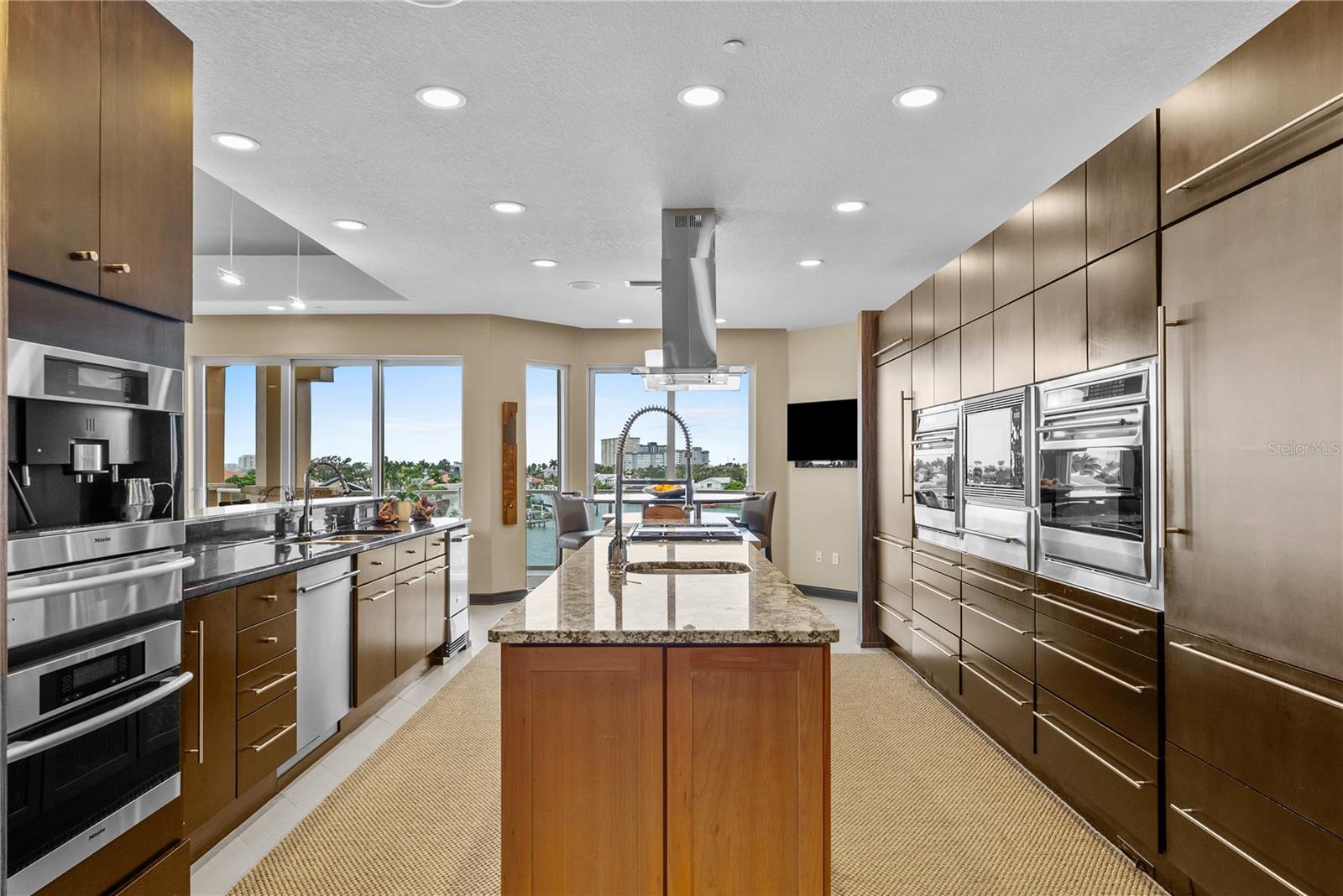 POINTE AT MARINA BAY CONDO THE - Residential