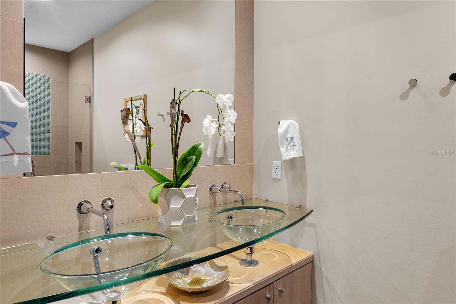 POINTE AT MARINA BAY CONDO THE - Residential