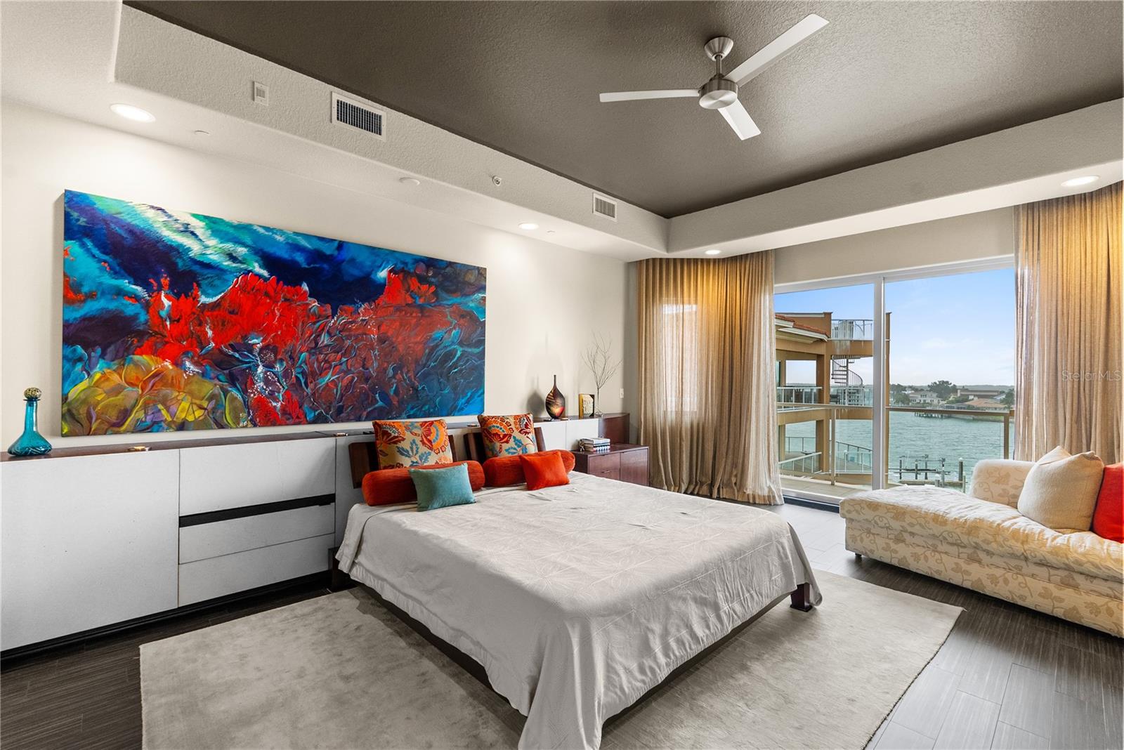 POINTE AT MARINA BAY CONDO THE - Residential