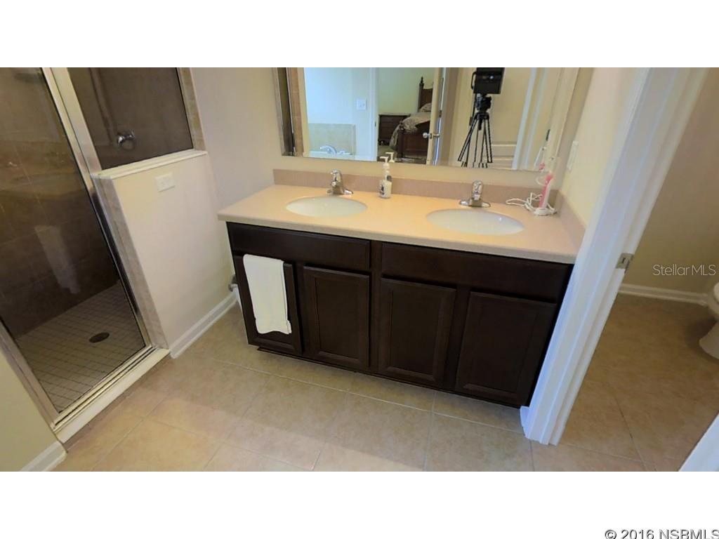 Venetian Bat Un 01 Ph 01B - Residential