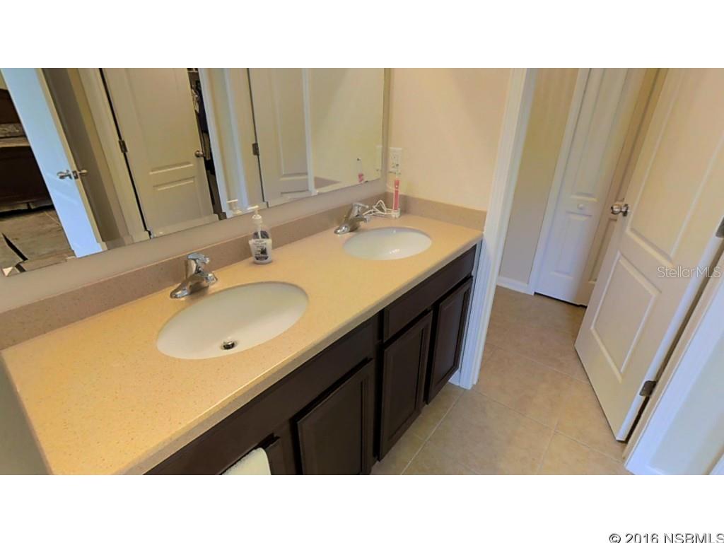 Venetian Bat Un 01 Ph 01B - Residential