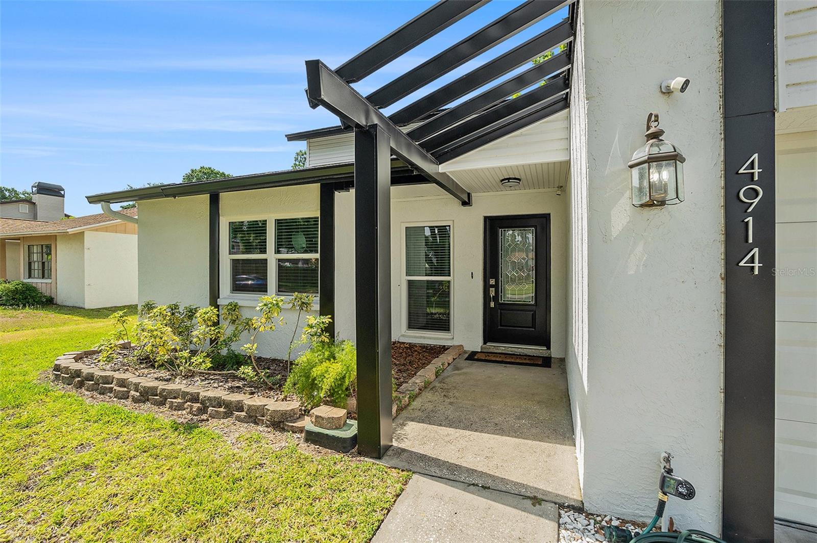 4914 COUNTRY HILLS DRIVE