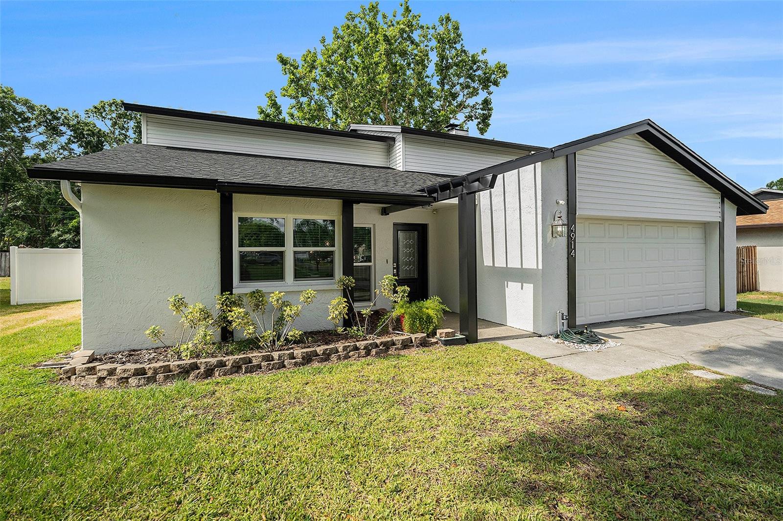 4914 COUNTRY HILLS DRIVE