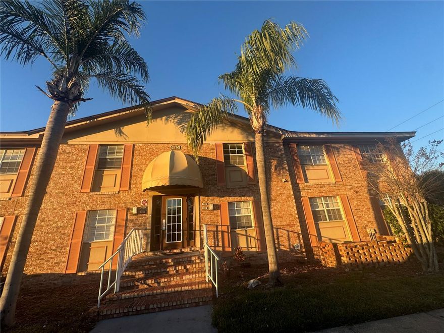 Prime Seminole County location. This spacious 3-bedroom, 2-bath first-floor condo in the quiet Carrington Park community offers over 1,400 sq ft of open living space. All bedrooms are generously sized with walk-in closets, and the unit includes two full baths and an indoor laundry room. HOA covers exterior maintenance, water, sewer, and trash. Conveniently located near shopping, dining, and major highways, this condo is great for retirement or investment.