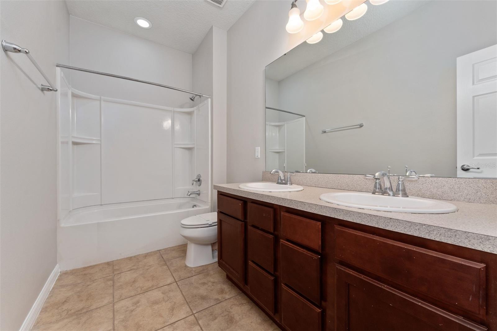 LAKESHORE AT NARCOOSSEE PH 3 - Residential Lease