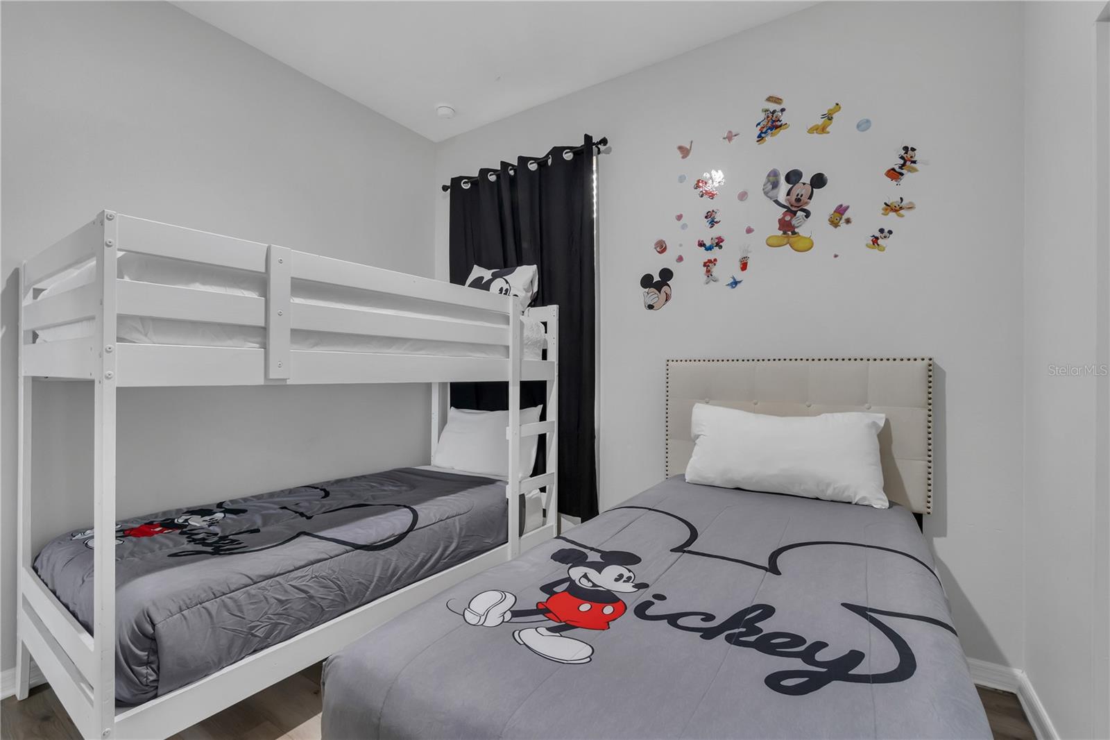 LEGACY PARK PH 02 - Residential Lease
