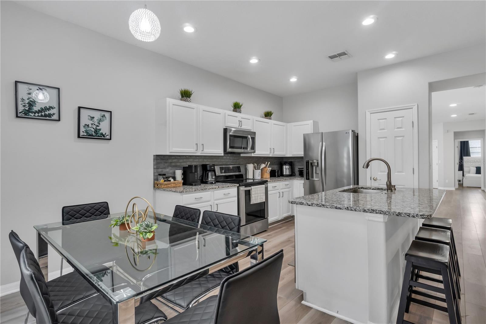 LEGACY PARK PH 02 - Residential Lease