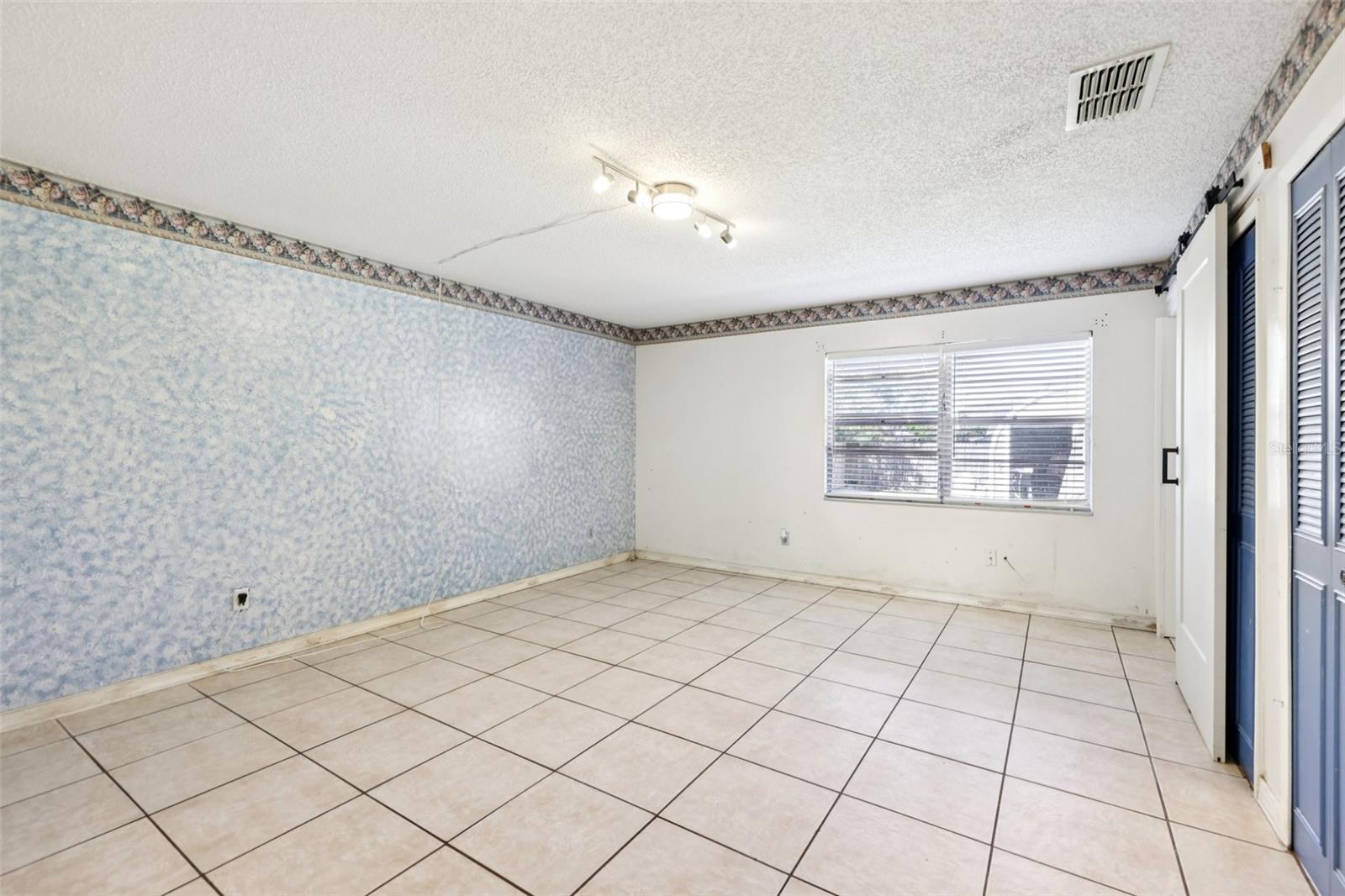 DELTONA LAKES UNIT 05 - Residential