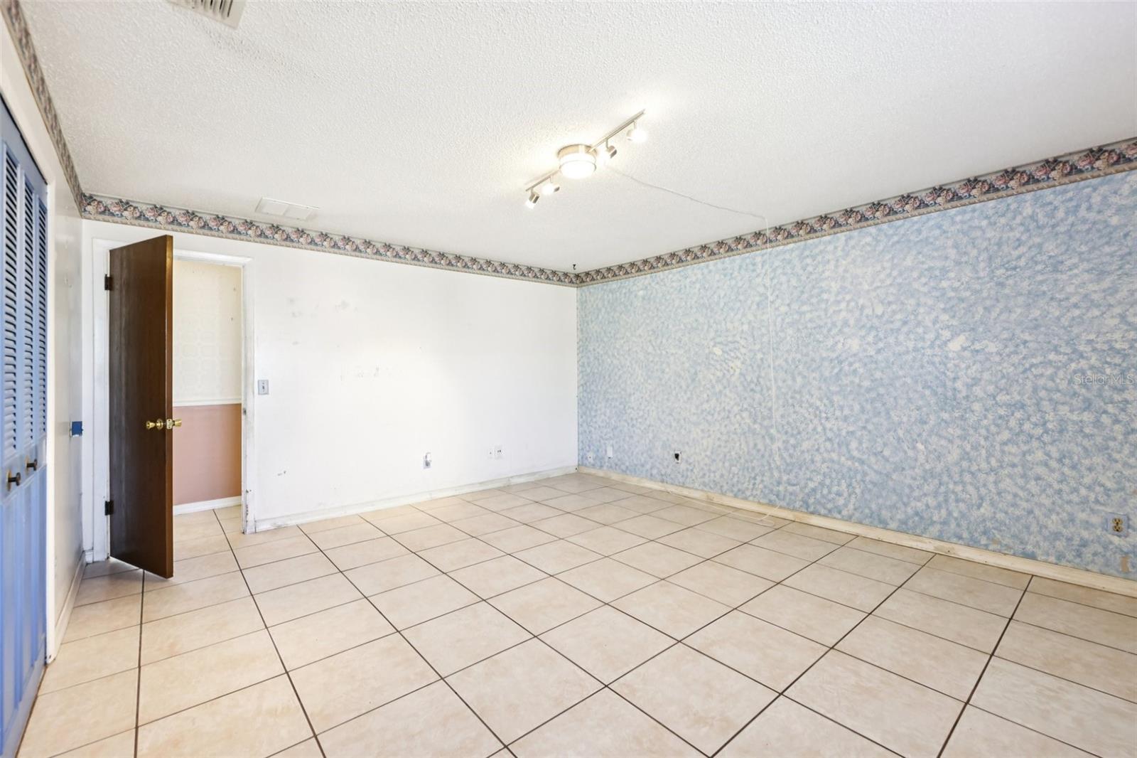 DELTONA LAKES UNIT 05 - Residential