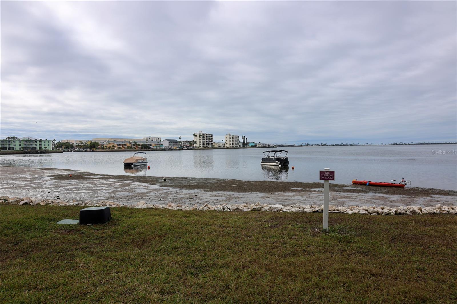 MEDITERRANEAN MANORS - Residential