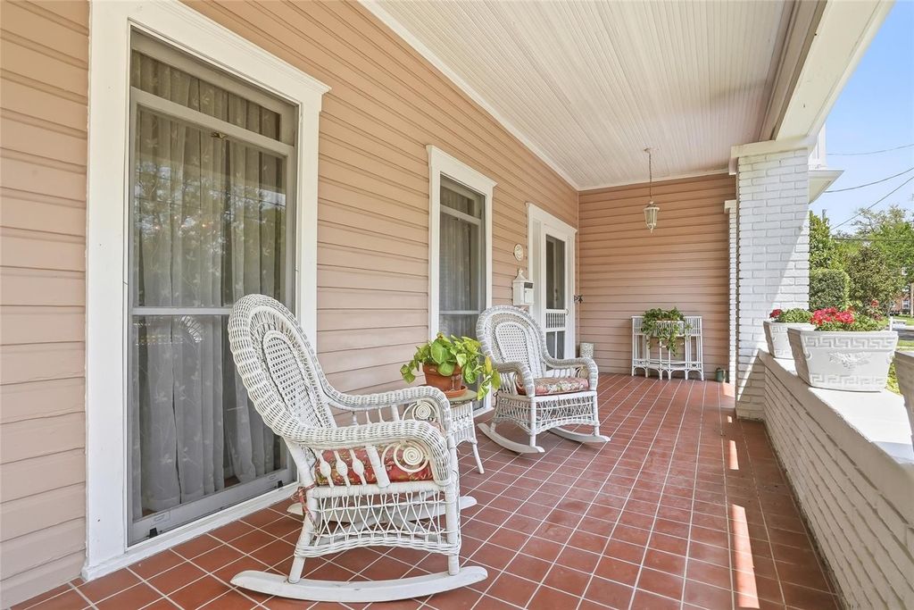 Photo of 2119 W Hills Avenue, Tampa, FL 33606 (MLS # TB8491994)