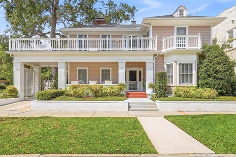 Photo of 2119 W Hills Avenue, Tampa, FL 33606 (MLS # TB8491994)