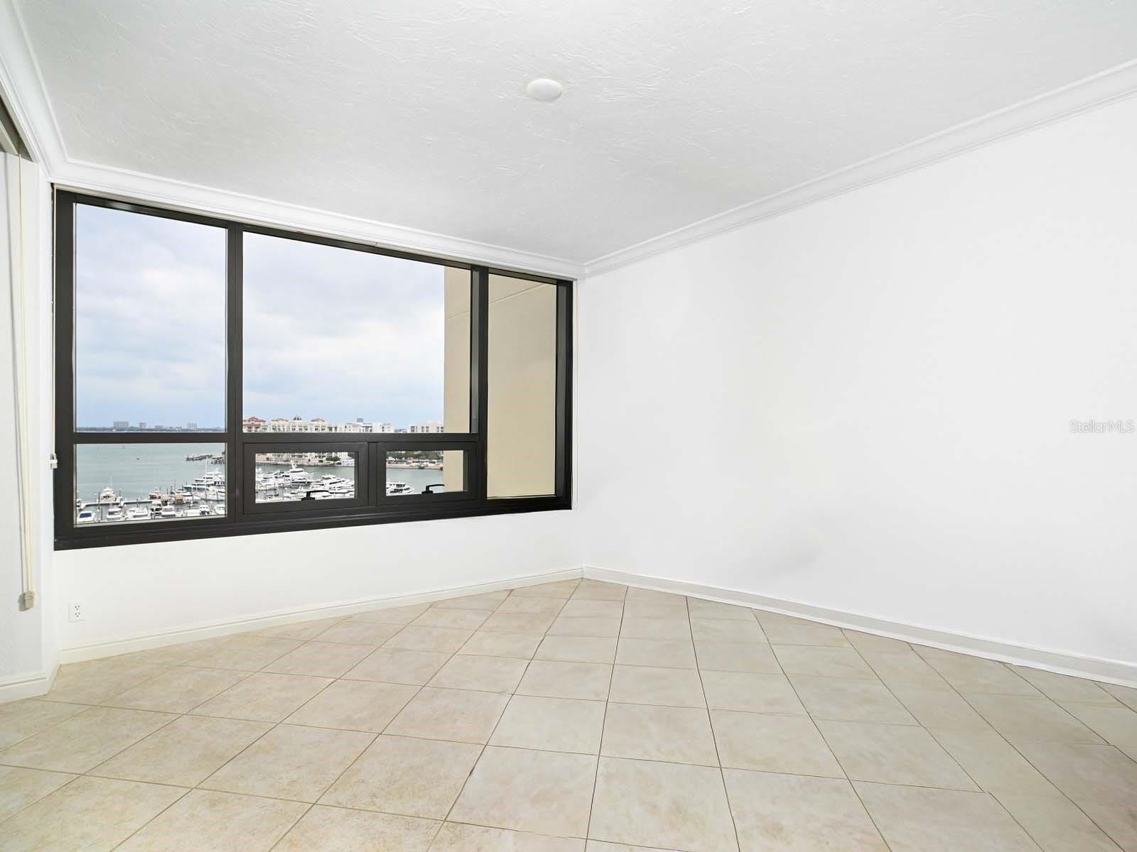 BAY PLAZA - Residential