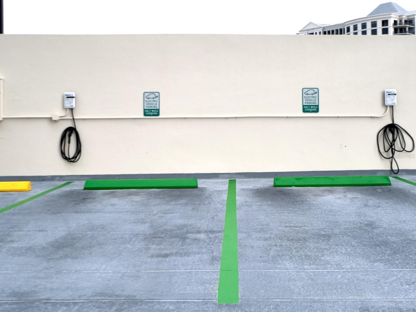 BAY PLAZA - Residential