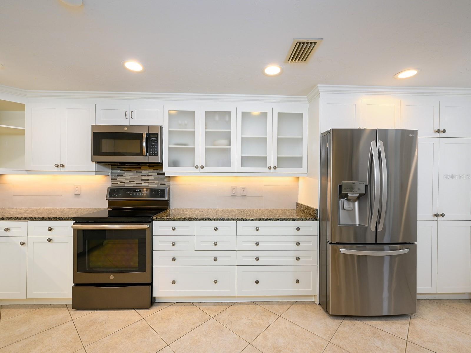 BAY PLAZA - Residential