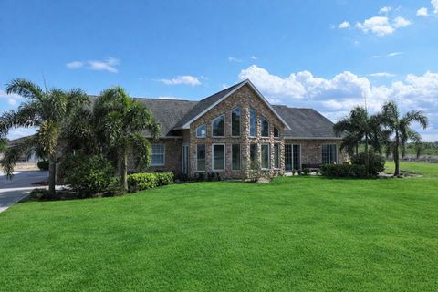 Photo of 186 S Bear Pointe Drive, Lake Placid, FL 33852 (MLS # O6383032)