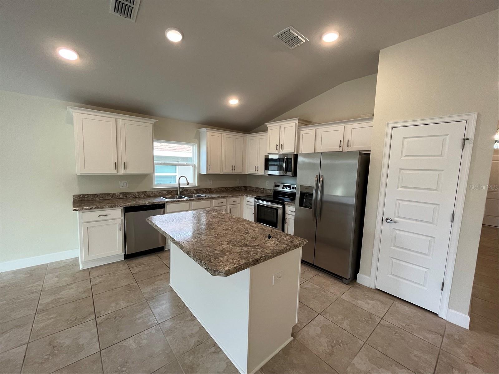 KRENSON BAY - Residential