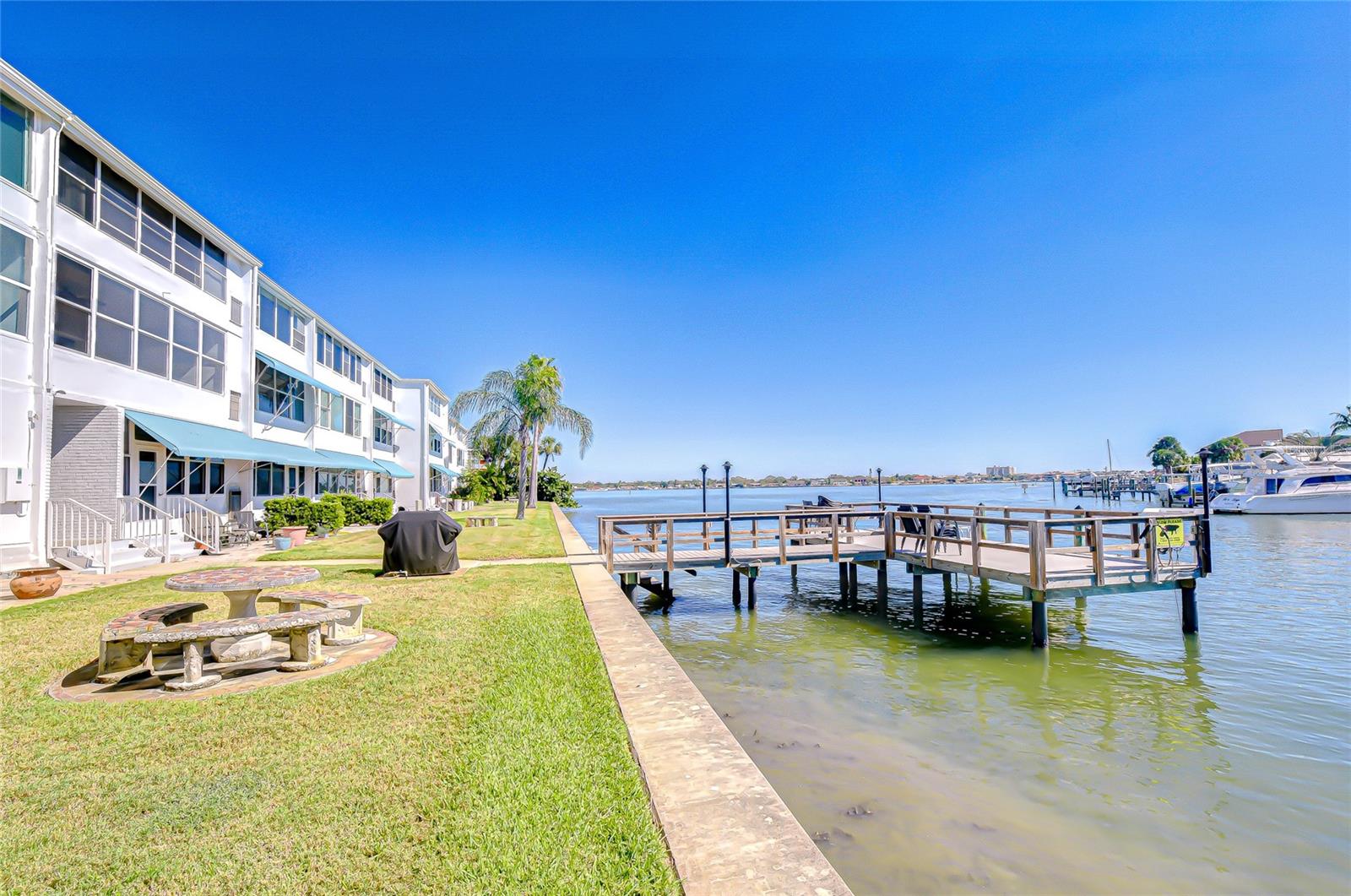 SHORE PLAZA BLDG - Residential