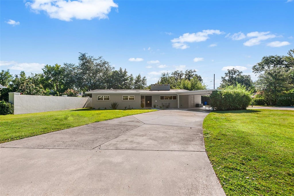 Photo of 2624 Easton Terrace, Lakeland, FL 33803 (MLS # TB8540579)