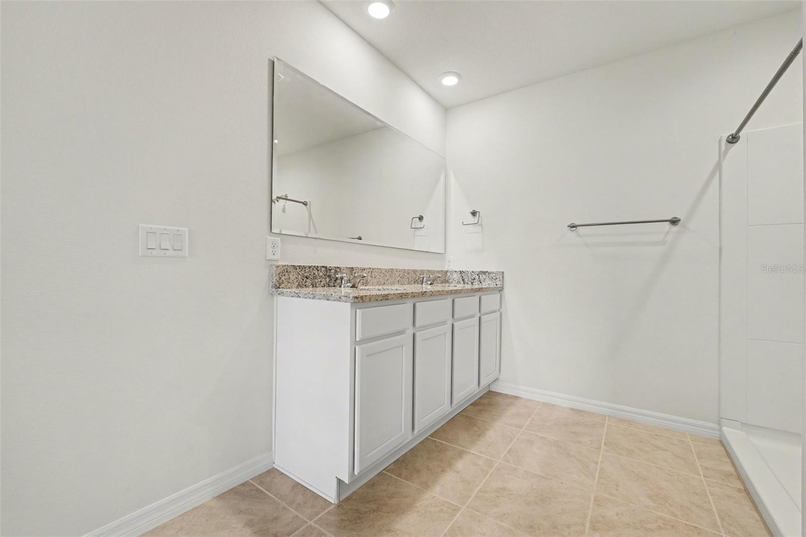 LAKES/LAUREL HLNDS PH 2B - Residential